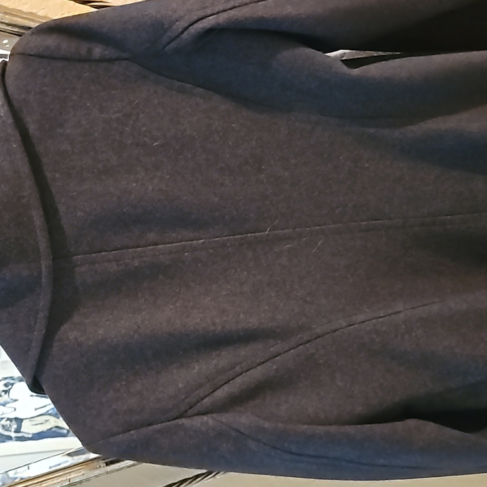 Gorgeous wool coat. Worn once only . Sent To Consignment - Picture 6 of 6